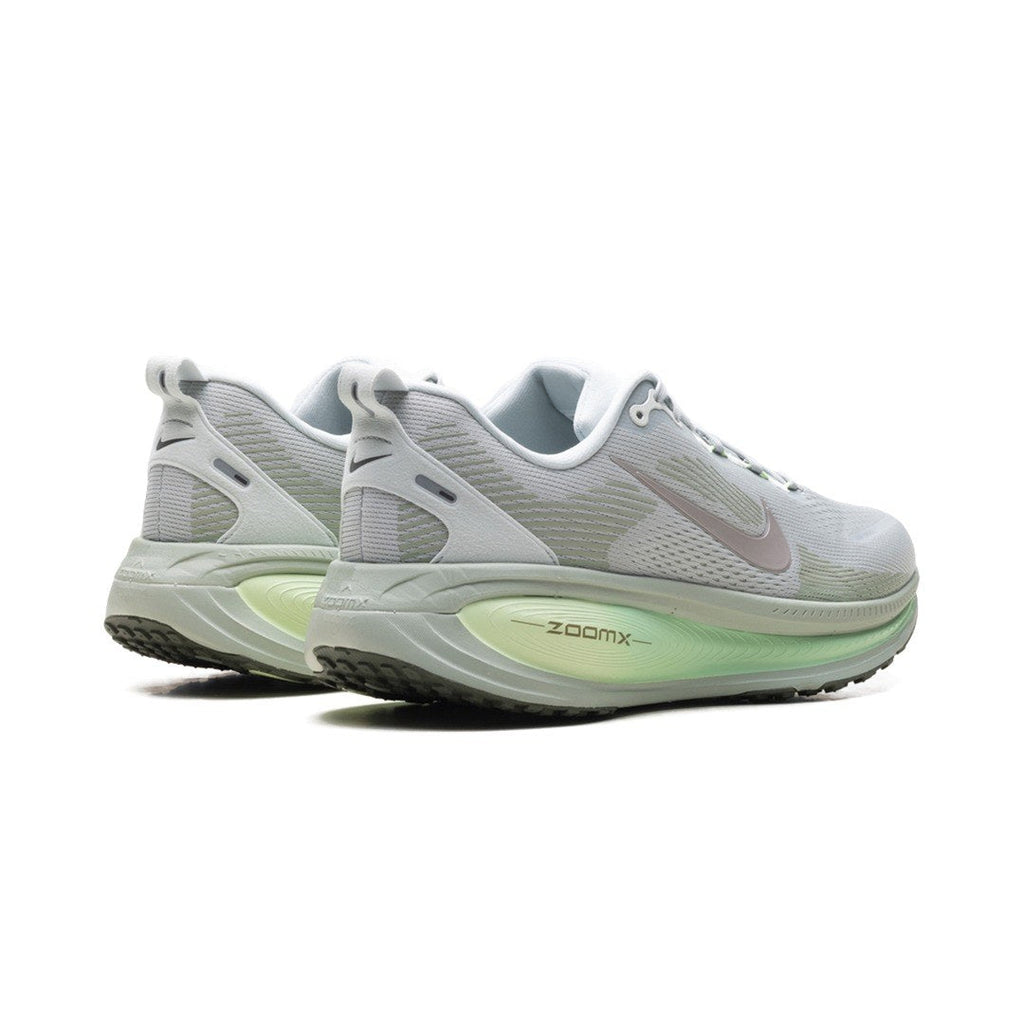 Nike Vomero 18 Light Silver Barely Volt Dusty Olive College Grey product image 3