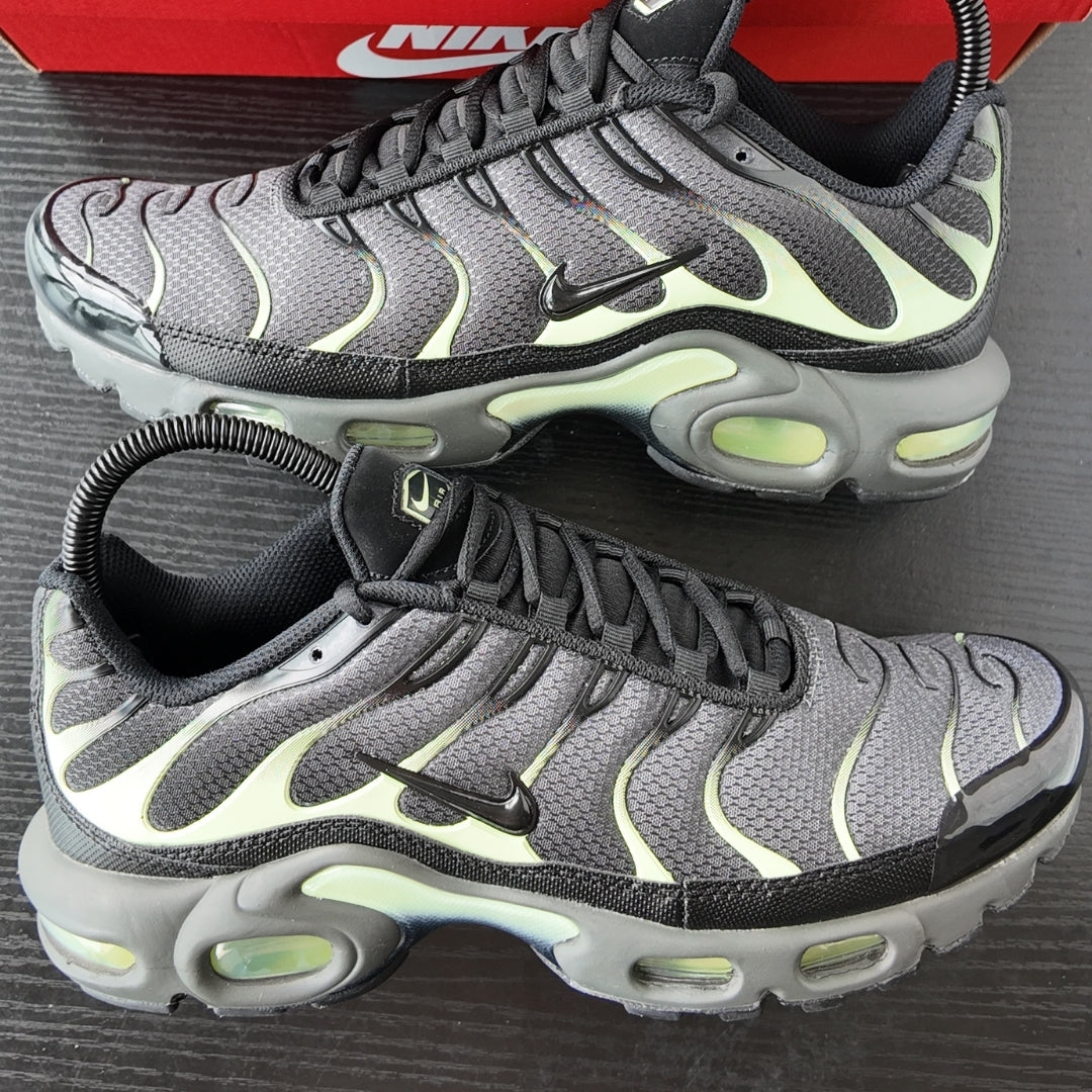 Nike Air Max Plus Smoke Grey Volt
