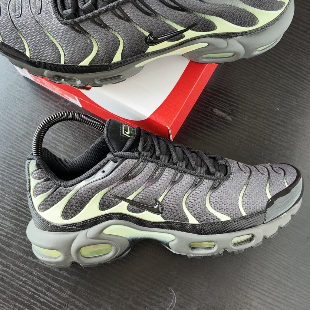 Nike Air Max Plus Smoke Grey Volt
