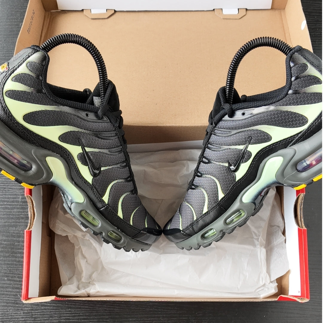 Nike Air Max Plus Smoke Grey Volt