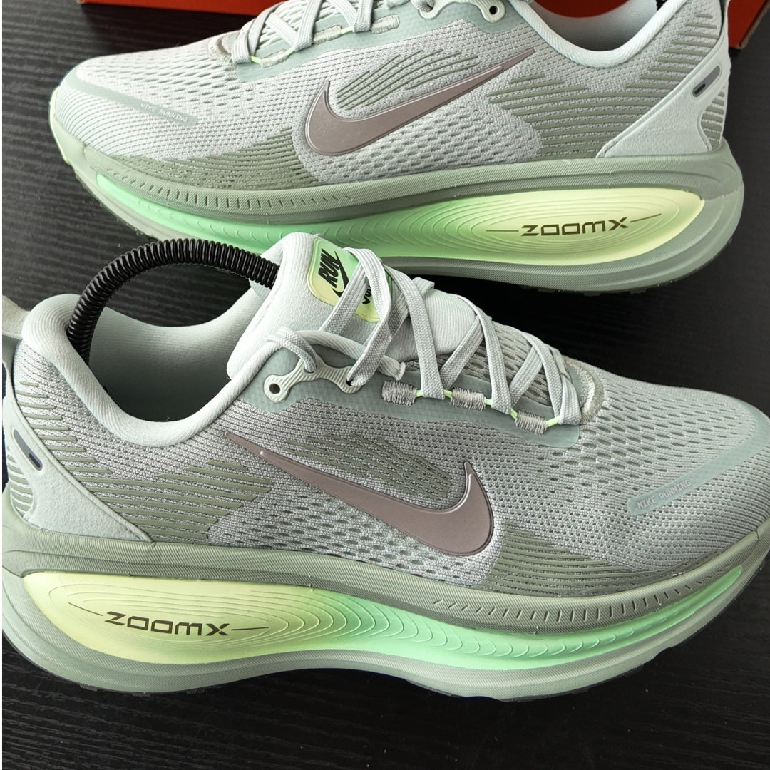 Nike Vomero 18 Light Silver Barely Volt Dusty Olive College Grey