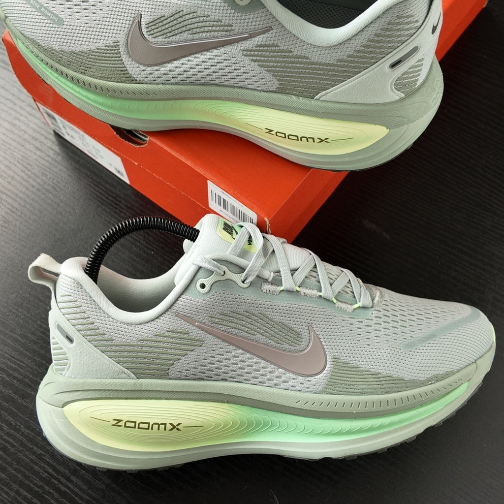 Nike Vomero 18 Light Silver Barely Volt Dusty Olive College Grey
