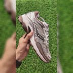 Saucony ProGrid Omni 9 OG White Brown product video
