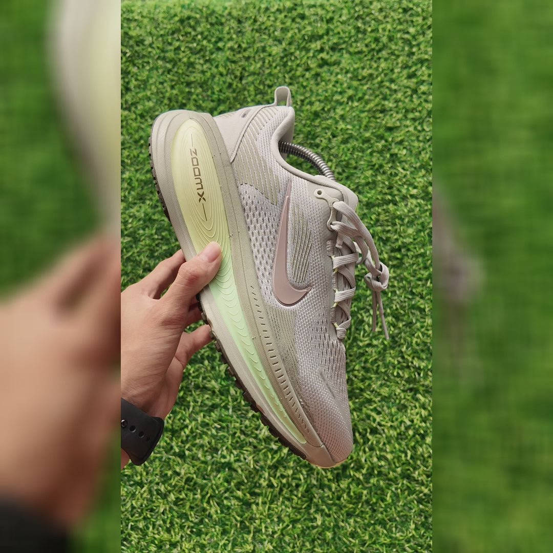 Nike Vomero 18 Light Silver Barely Volt Dusty Olive College Grey product video